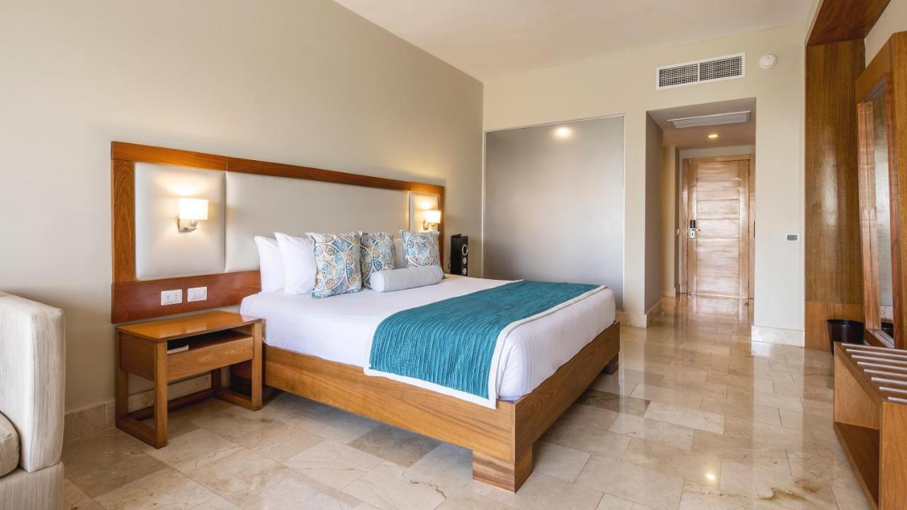 ビー リブ コレクション カノア オール インクルーシブ バヤイベ エクステリア 写真 A bedroom at the Iberostar Grand Hotel Bávaro