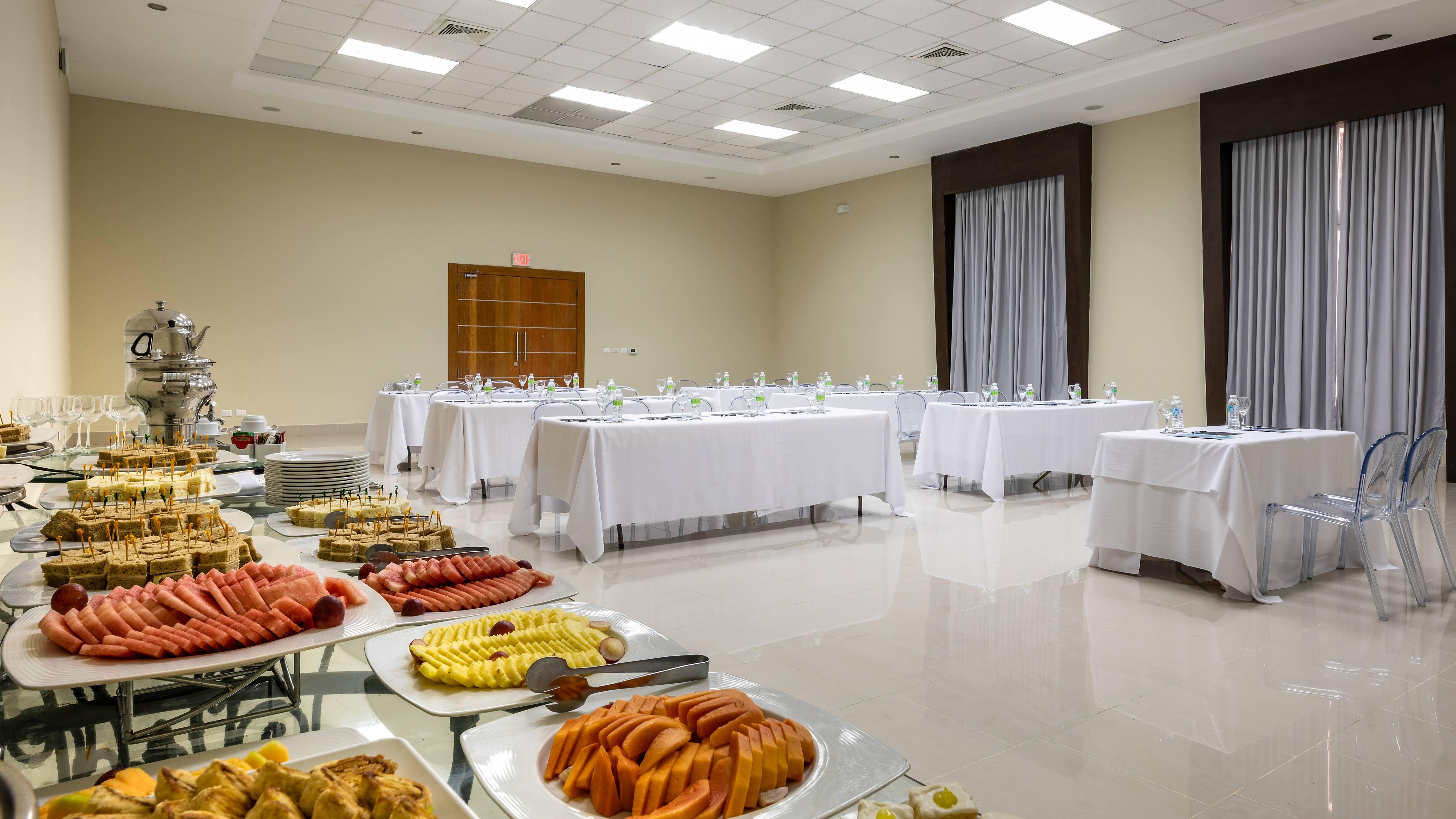 ビー リブ コレクション カノア オール インクルーシブ バヤイベ エクステリア 写真 A buffet at a hotel
