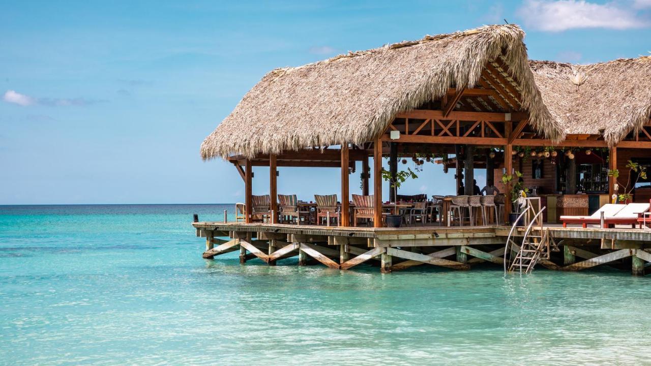 ビー リブ コレクション カノア オール インクルーシブ バヤイベ エクステリア 写真 Overwater bungalow at Sandals Halcyon Cove