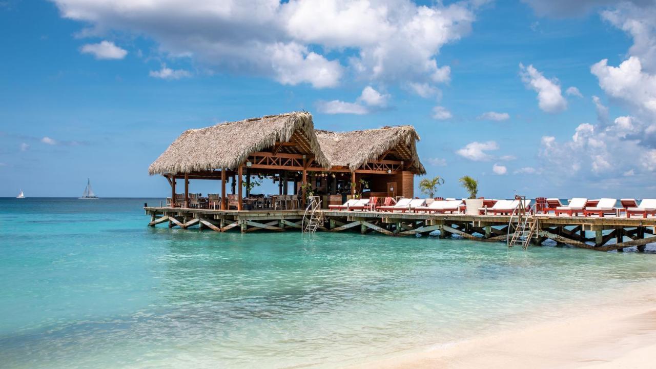 ビー リブ コレクション カノア オール インクルーシブ バヤイベ エクステリア 写真 The Blue Parrot Beach Bar