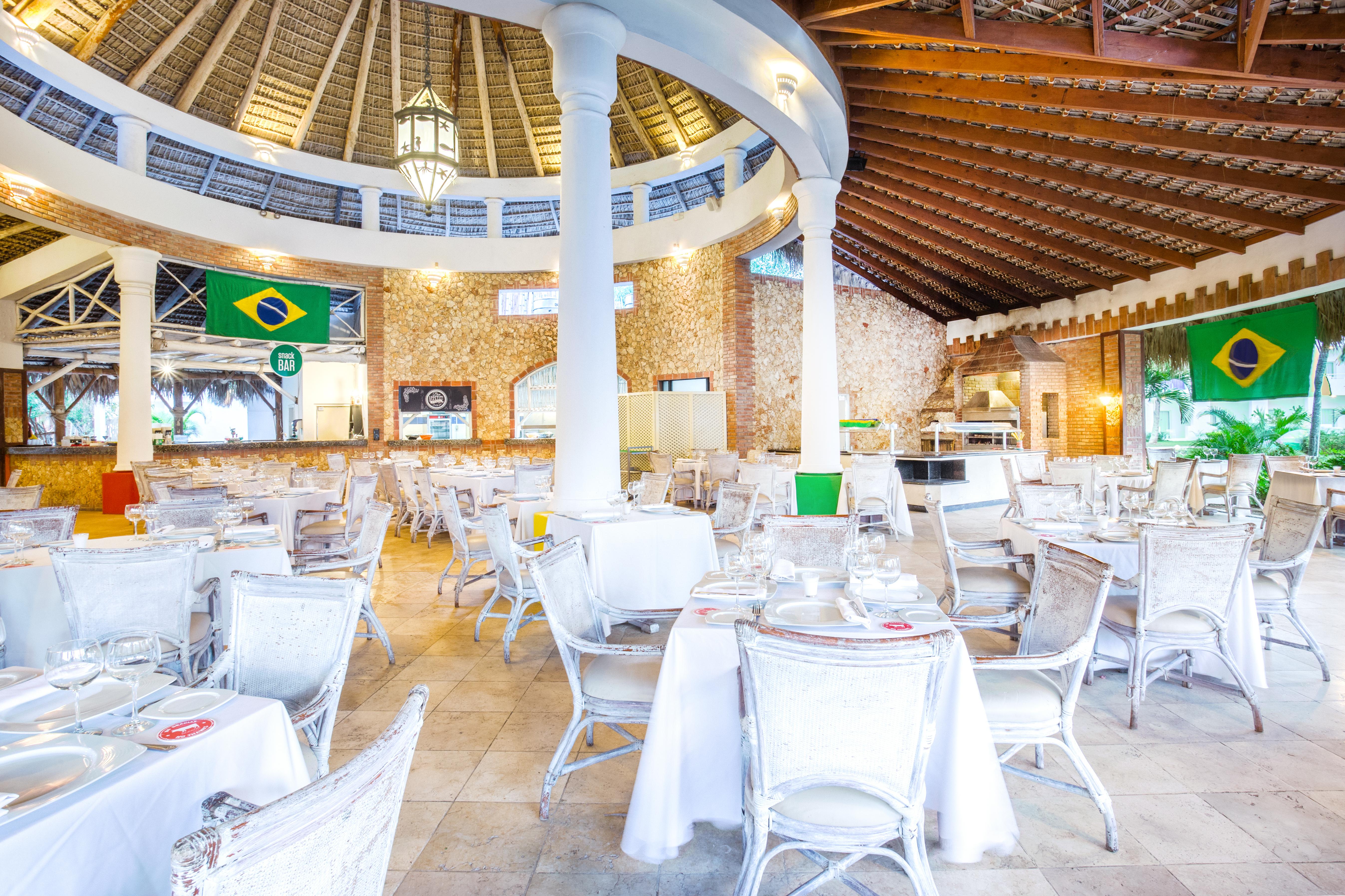 ビー リブ コレクション カノア オール インクルーシブ バヤイベ エクステリア 写真 The interior of the restaurant