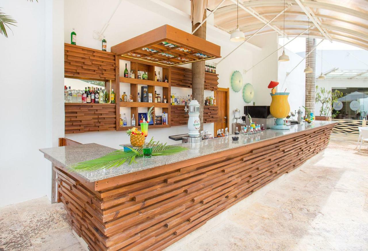 ビー リブ コレクション カノア オール インクルーシブ バヤイベ エクステリア 写真 The bar at the Beach Club